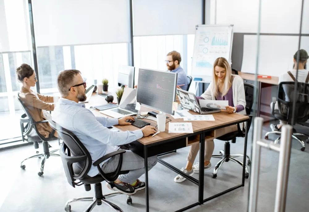 Se a sua empresa atua no modelo híbrido de trabalho, logo precisará de um escritório compartilhado